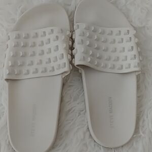 Steve Madden White Studded Slide Sandals. Size 8.